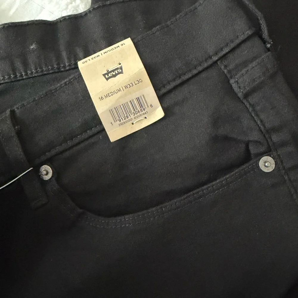 Levi's Classic Straight Black Jeans - Picture 3 of 12